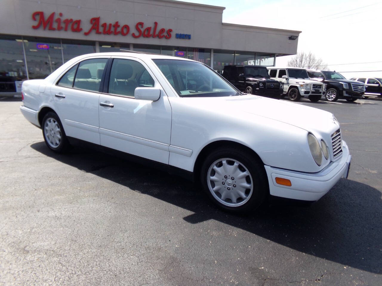 Used 1999 Mercedes-Benz E 320 Sedan w/ X2 Opt Pkg image 53