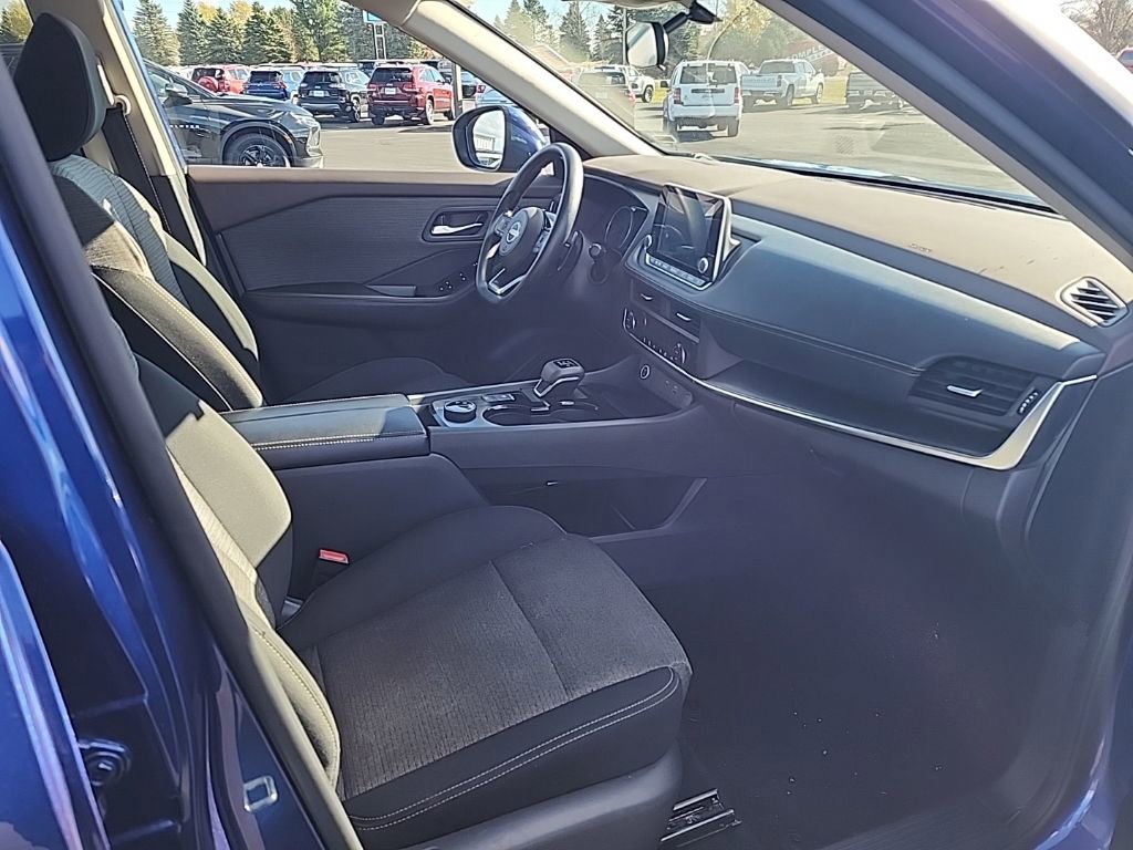 Used 2023 Nissan Rogue SV image 14
