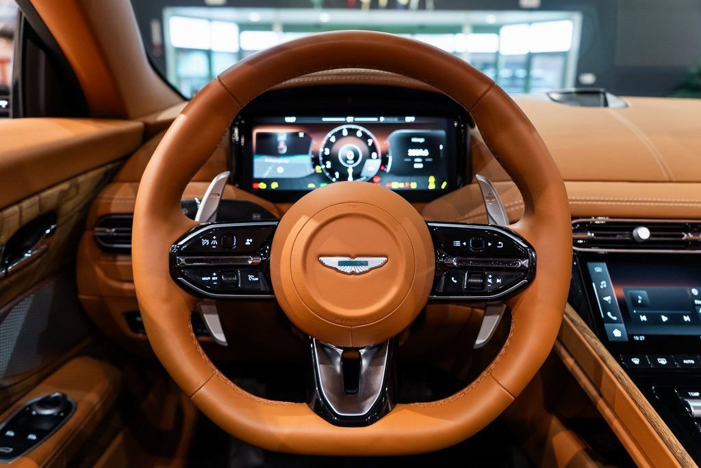 Used 2024 Aston Martin DB12 Convertible image 5