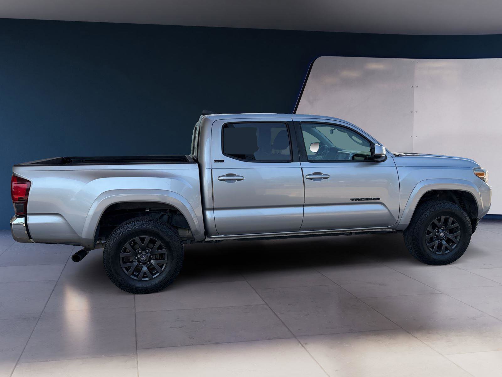 Used 2020 Toyota Tacoma SR5 w/ SR5 Appearance Package (SM) image 6