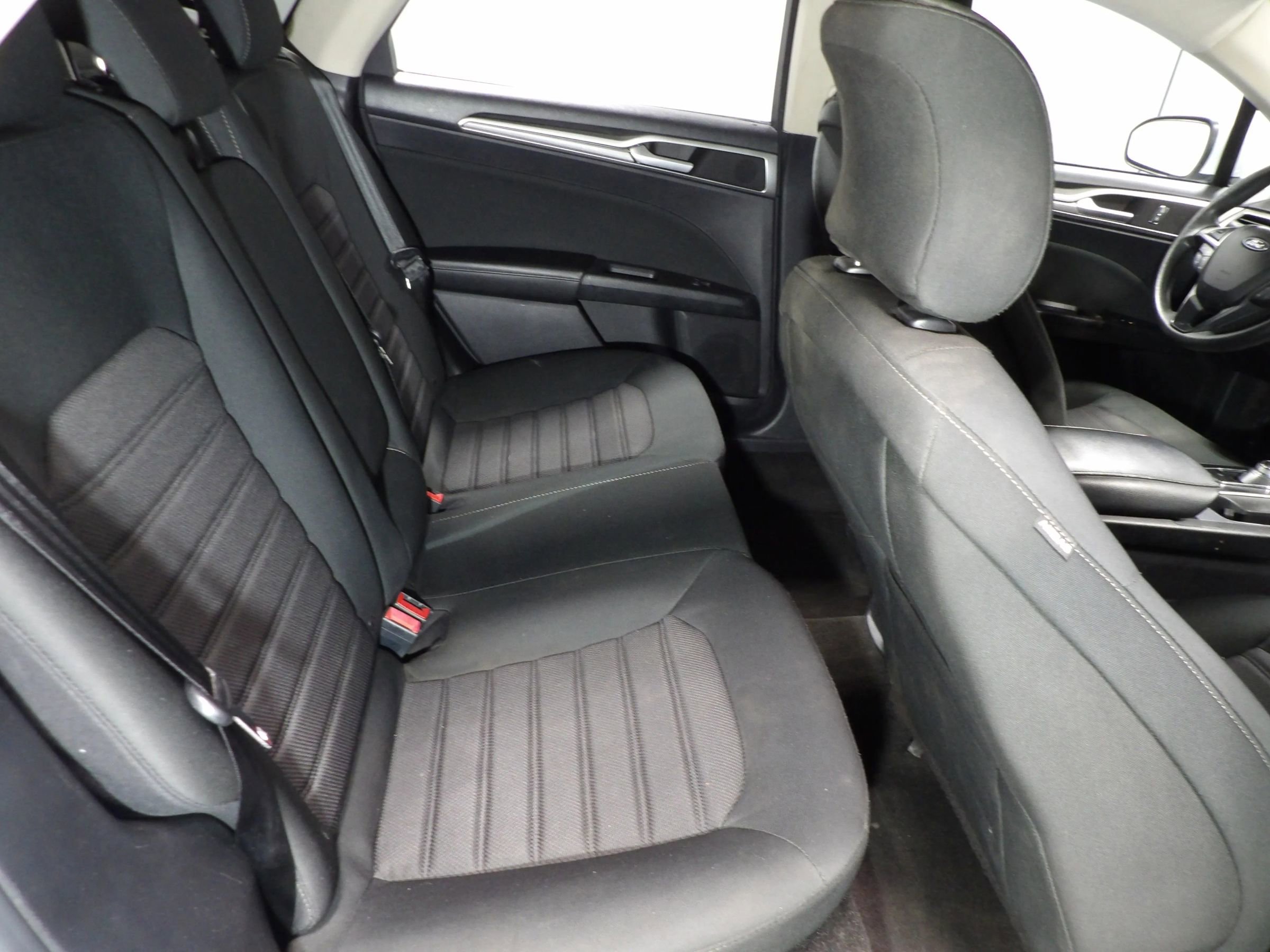 Used 2020 Ford Fusion SE image 10