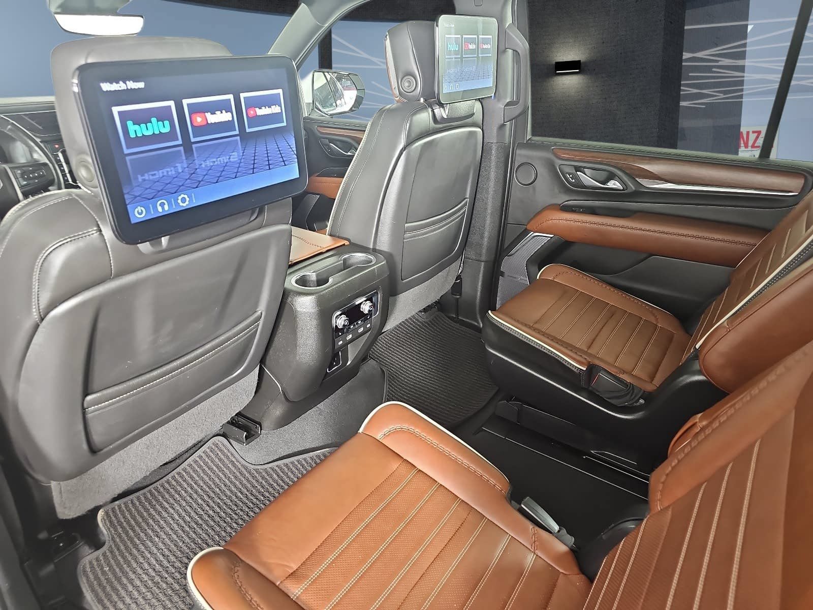 Used 2023 GMC Yukon XL Denali Ultimate AWD/4WD image 11