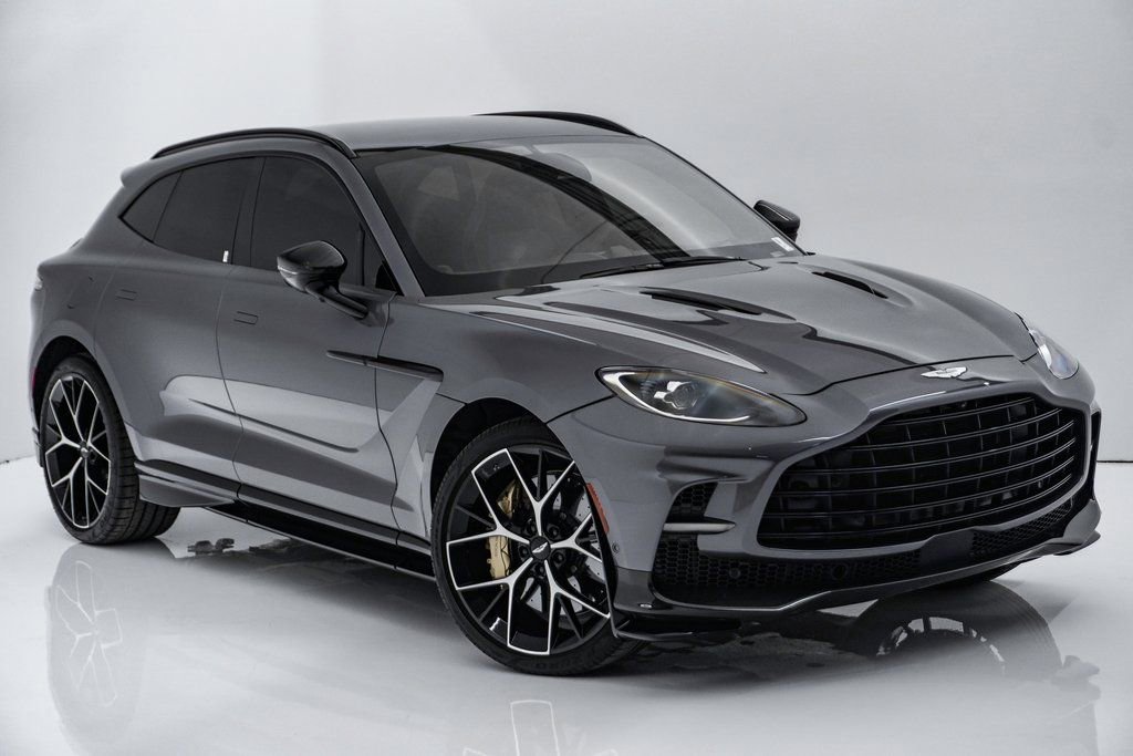 Used 2025 Aston Martin DBX 707 image 3