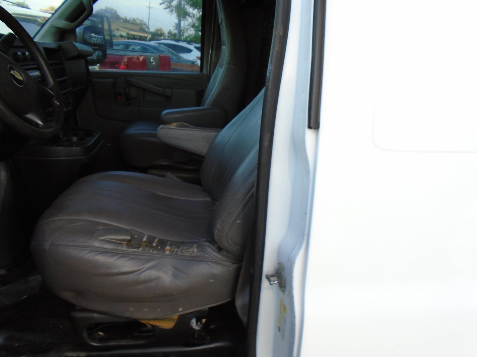Used 2016 Chevrolet Express 2500 RWD image 8