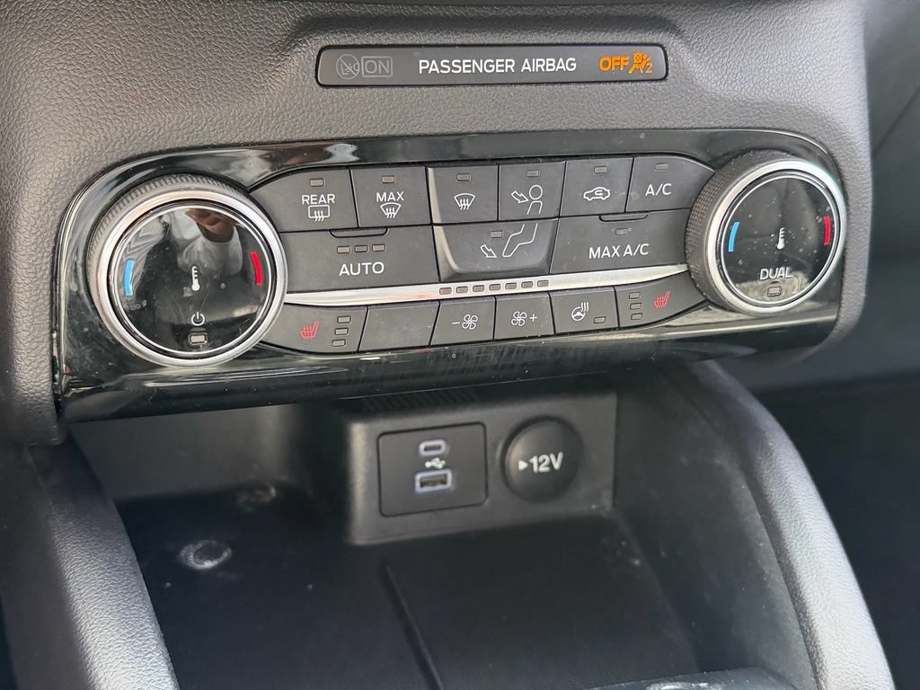 Used 2022 Ford Escape Titanium AWD/4WD image 25