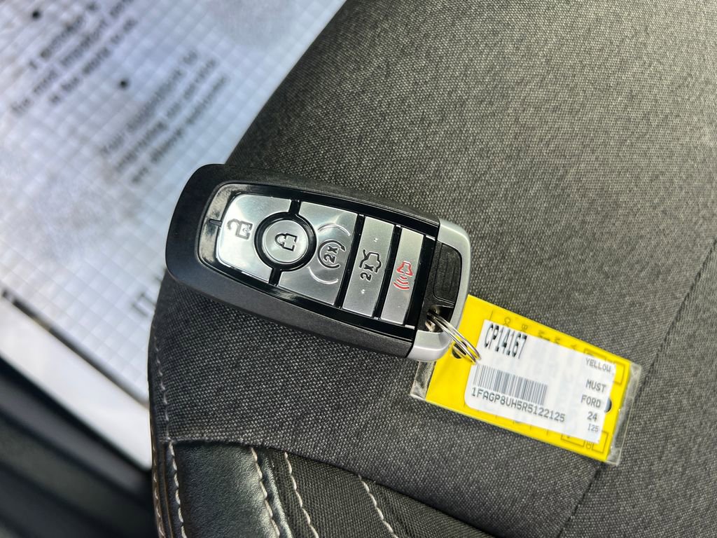 Used 2024 Ford Mustang Convertible image 28