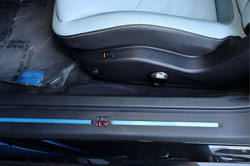 Used 2024 Nissan GT-R w/ Floor Mat Package AWD/4WD image 18