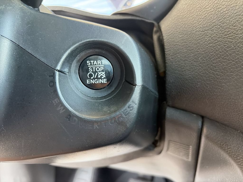 Used 2016 Jeep Renegade Limited FWD image 25