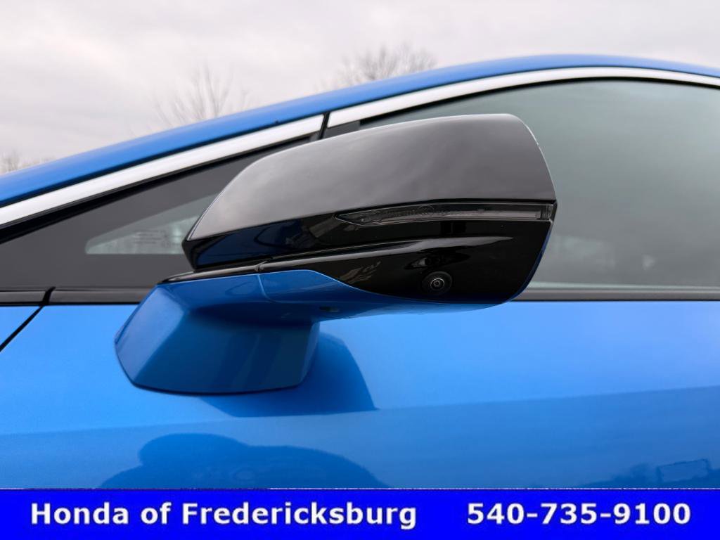 Used 2025 Cadillac Optiq Luxury 1 AWD/4WD image 18