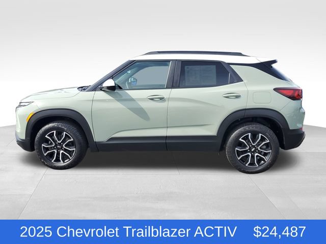 Used 2025 Chevrolet TrailBlazer ACTIV w/ Driver Confidence Package AWD/4WD image 2