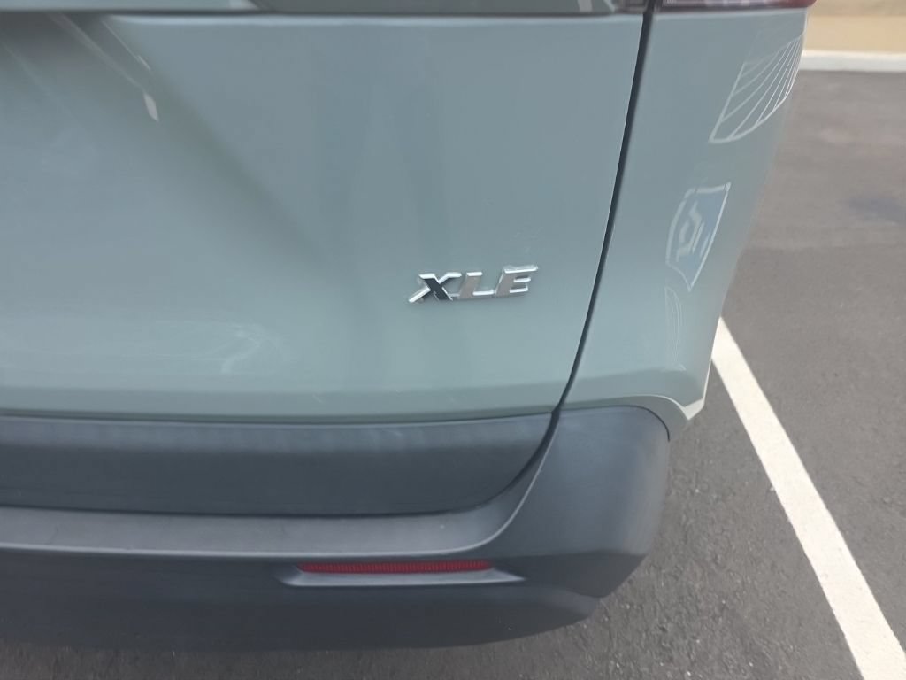 Used 2021 Toyota RAV4 XLE FWD image 10