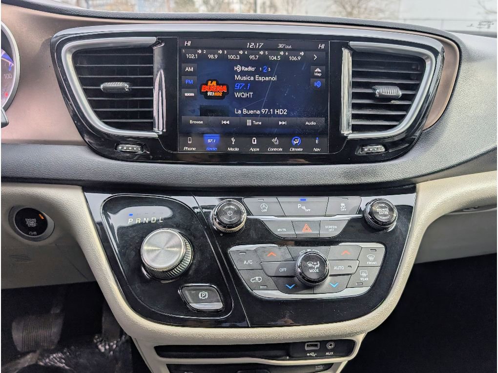 Used 2018 Chrysler Pacifica Touring-L Plus FWD image 24
