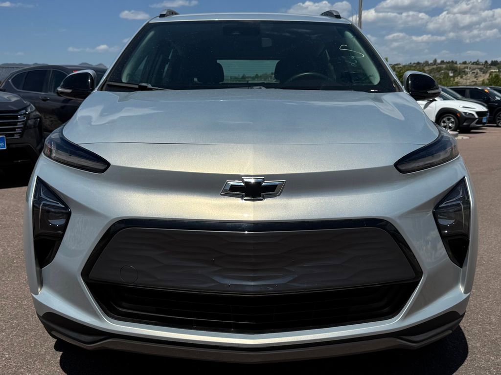 Used 2022 Chevrolet Bolt EUV LT w/ Comfort Package FWD image 2