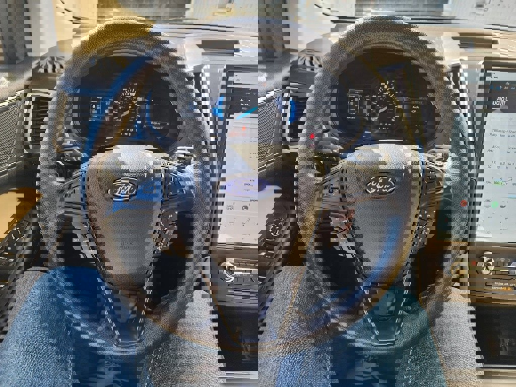 Used 2022 Ford Edge SE w/ Black Appearance Package image 17