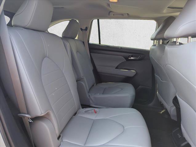 Certified 2025 Toyota Highlander XLE FWD image 28