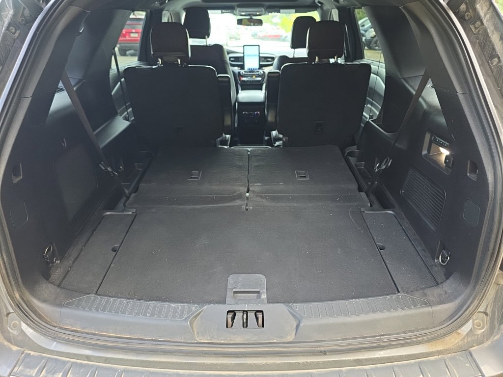Used 2021 Ford Explorer Platinum w/ Equipment Group 601A AWD/4WD image 19