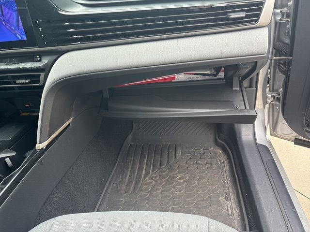 Used 2025 Toyota Camry LE AWD/4WD image 32