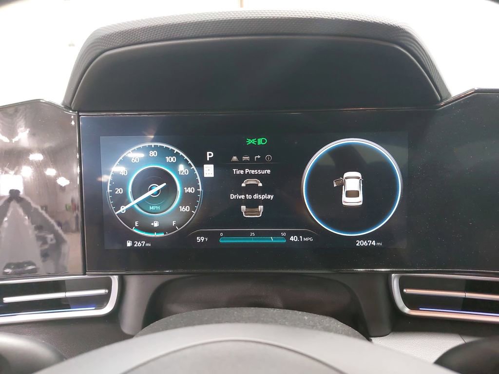 Certified 2025 Hyundai Elantra SEL image 18