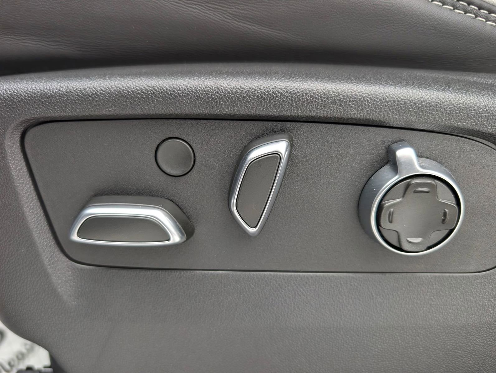 Certified 2025 GMC Yukon AT4 Ultimate w/ LPO, Floor Liner Package image 12