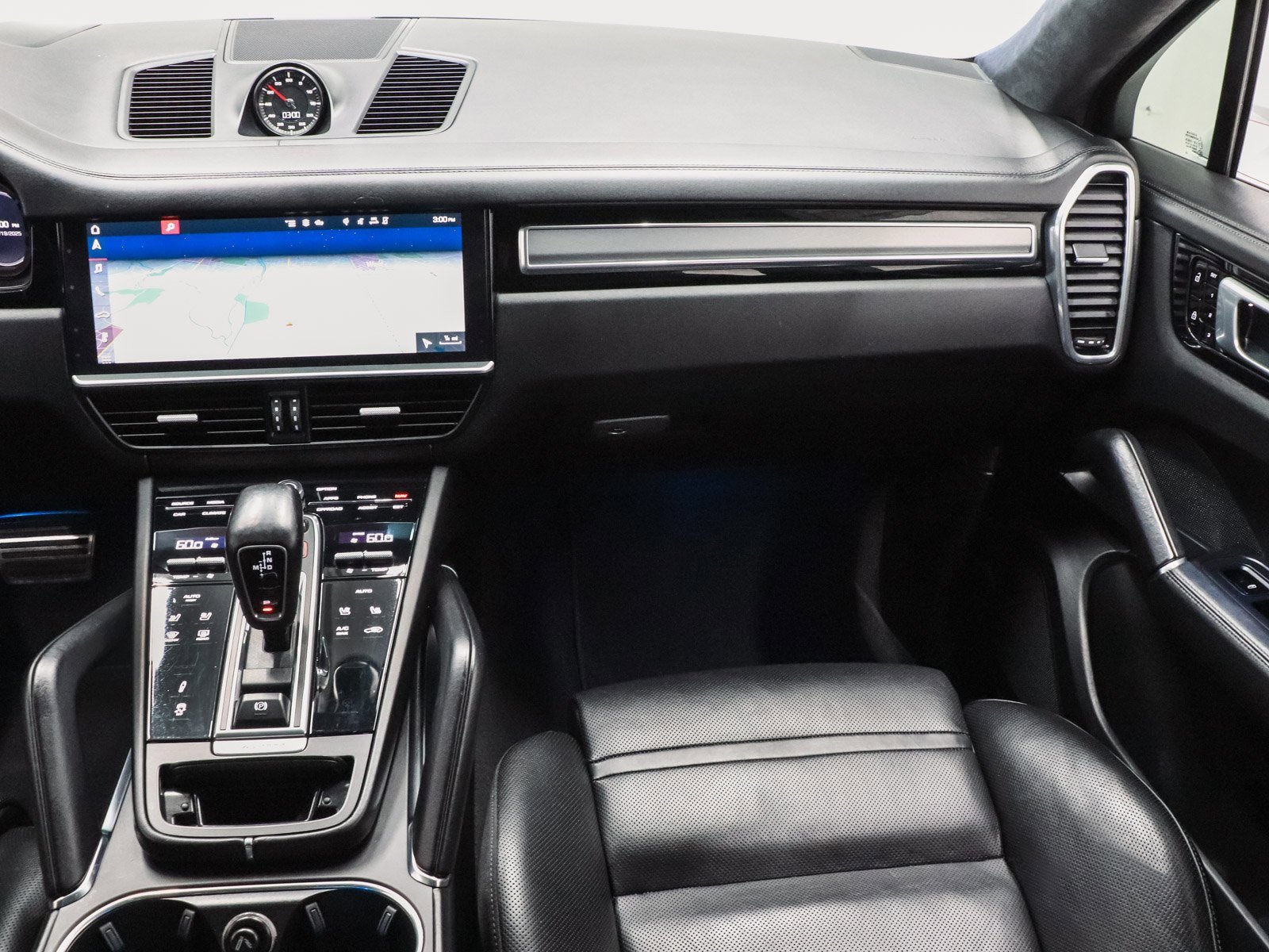 Used 2020 Porsche Cayenne Turbo image 28