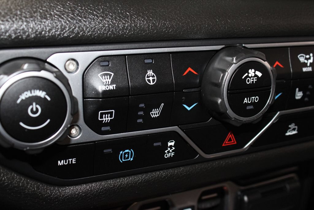Used 2024 Jeep Wrangler Unlimited AWD/4WD image 32