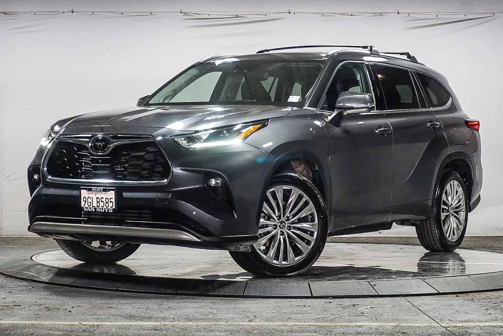 Used 2023 Toyota Highlander Platinum FWD video 1
