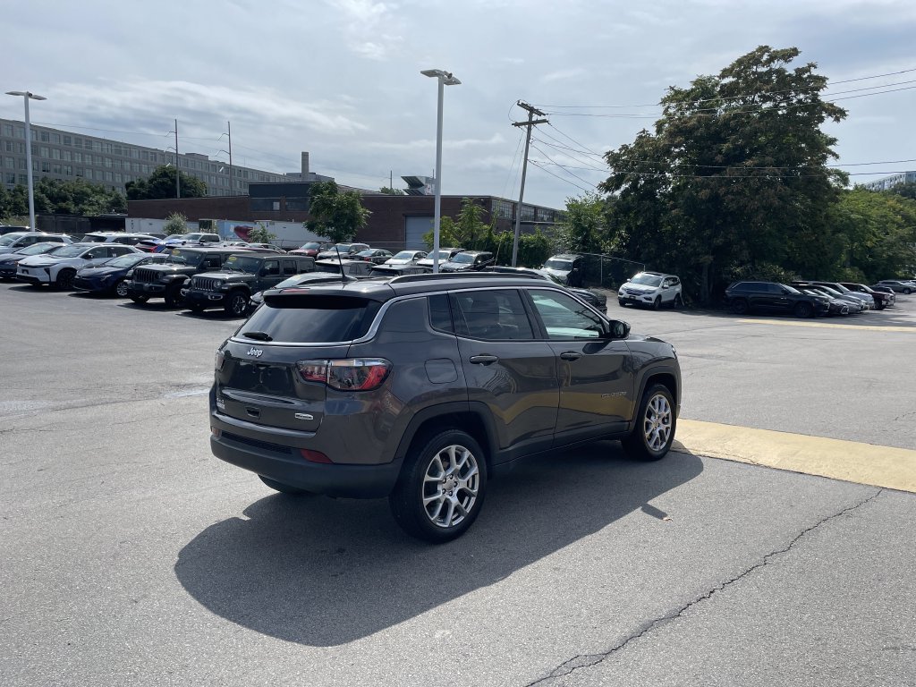 Used 2022 Jeep Compass Latitude AWD/4WD image 8