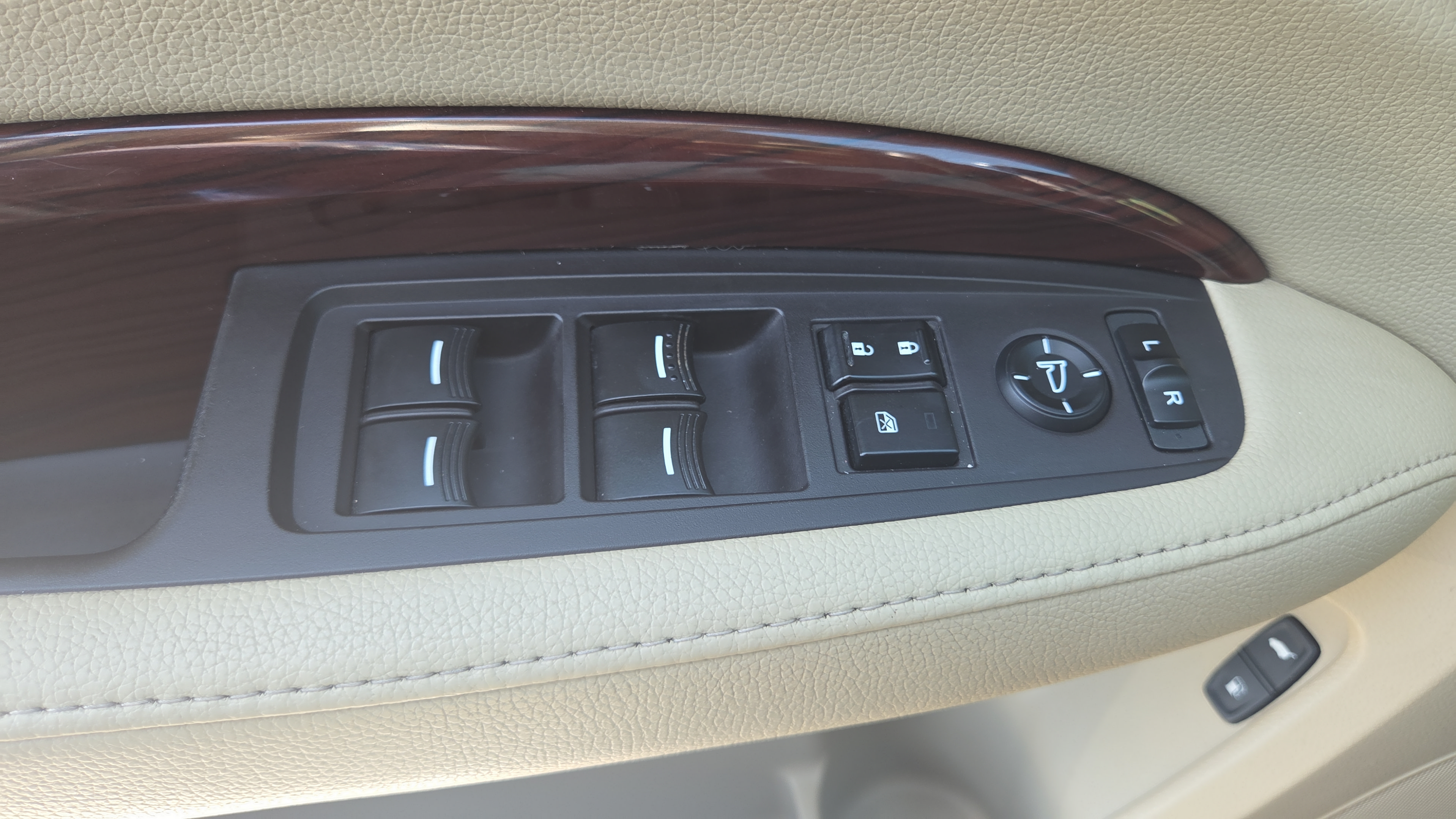 Used 2015 Acura MDX w/ Technology Package FWD image 35