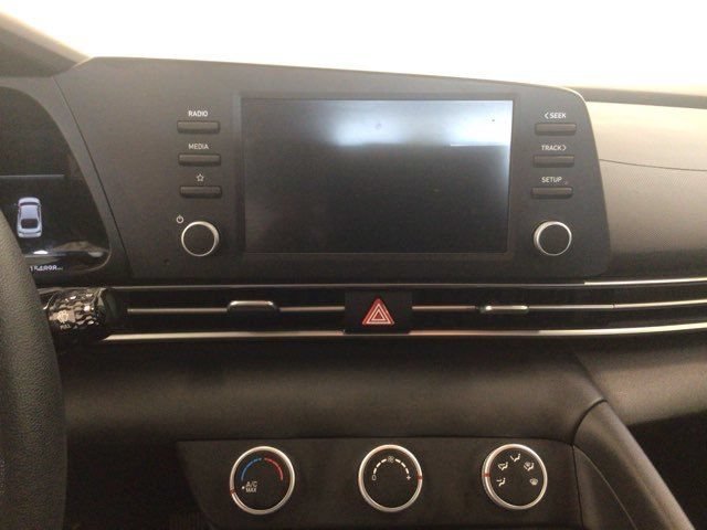 Used 2023 Hyundai Elantra SE FWD image 23