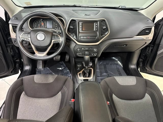 Used 2018 Jeep Cherokee Latitude w/ Safety Group AWD/4WD image 2