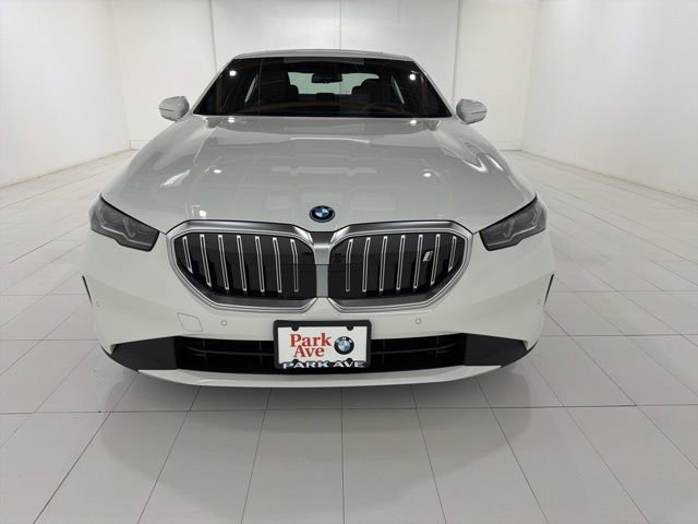 Used 2025 BMW i5 xDrive40 w/ Premium Package image 8