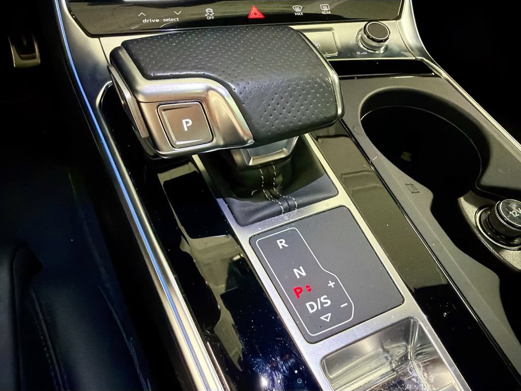 Used 2021 Audi RS 6 w/ Executive Package AWD/4WD image 18