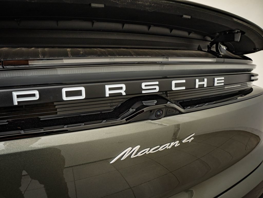 New 2026 Porsche Macan 4 Electric AWD/4WD image 17