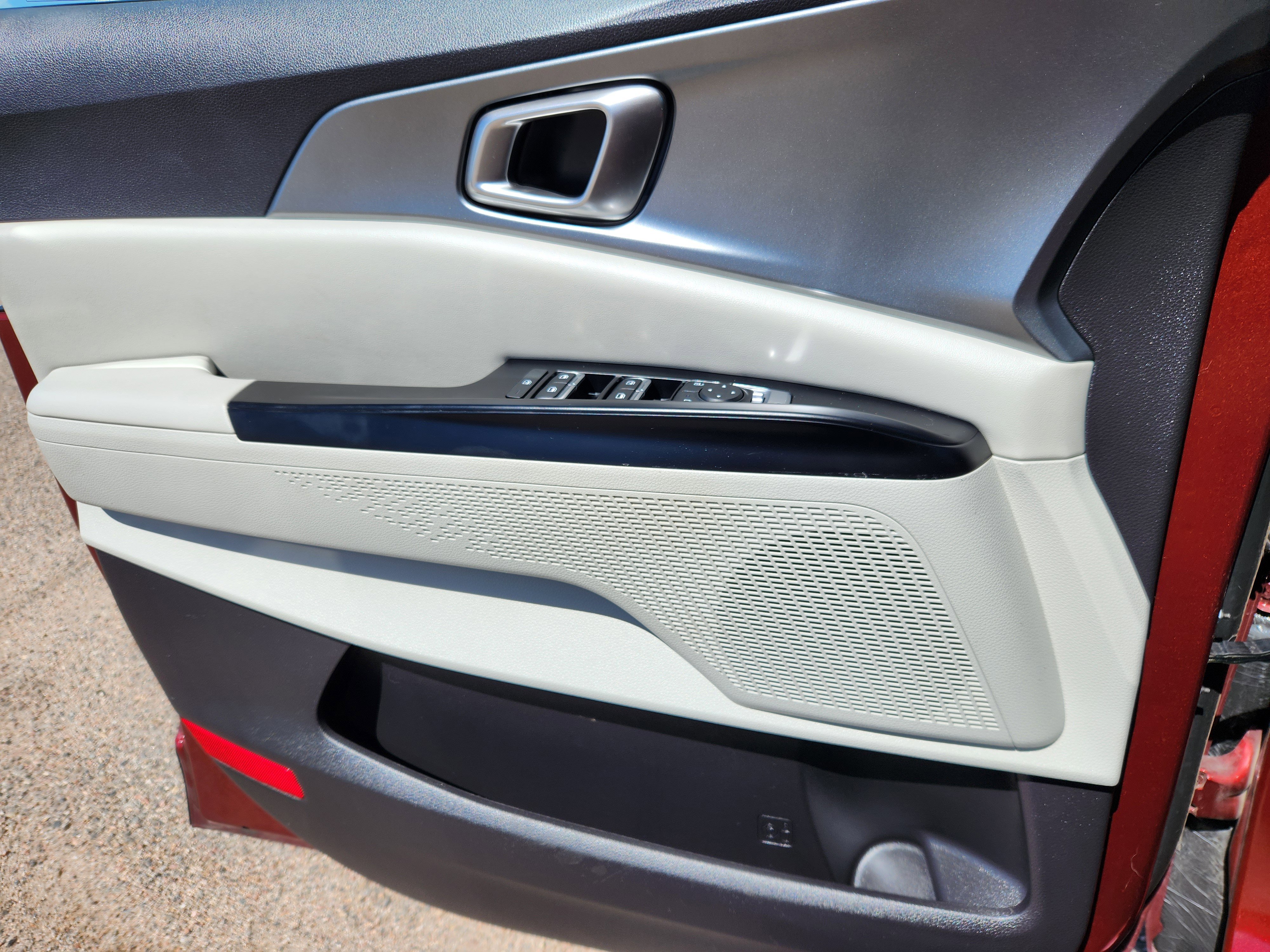 Used 2024 Kia Carnival LX image 6