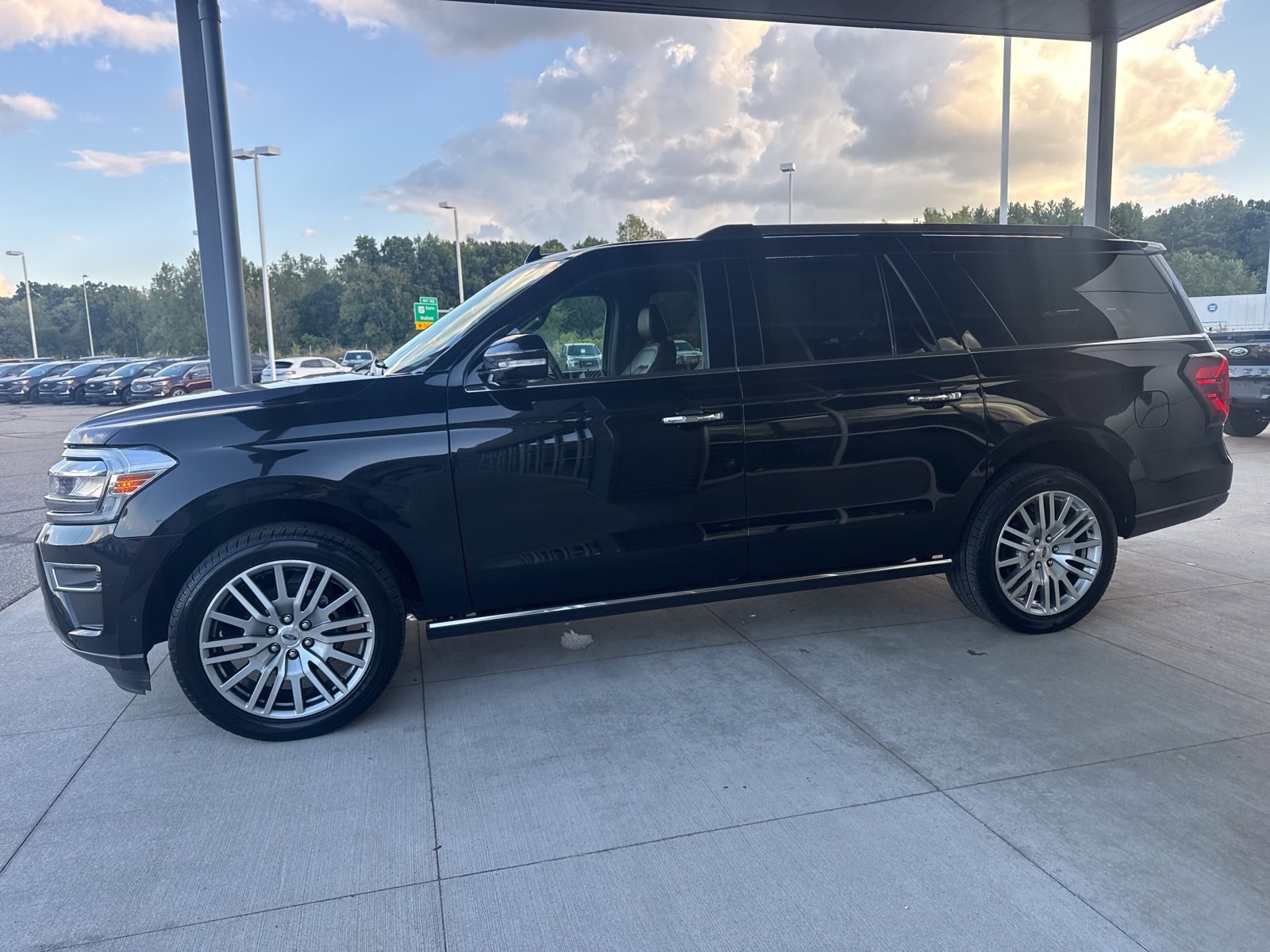 Certified 2022 Ford Expedition Max Limited image 4