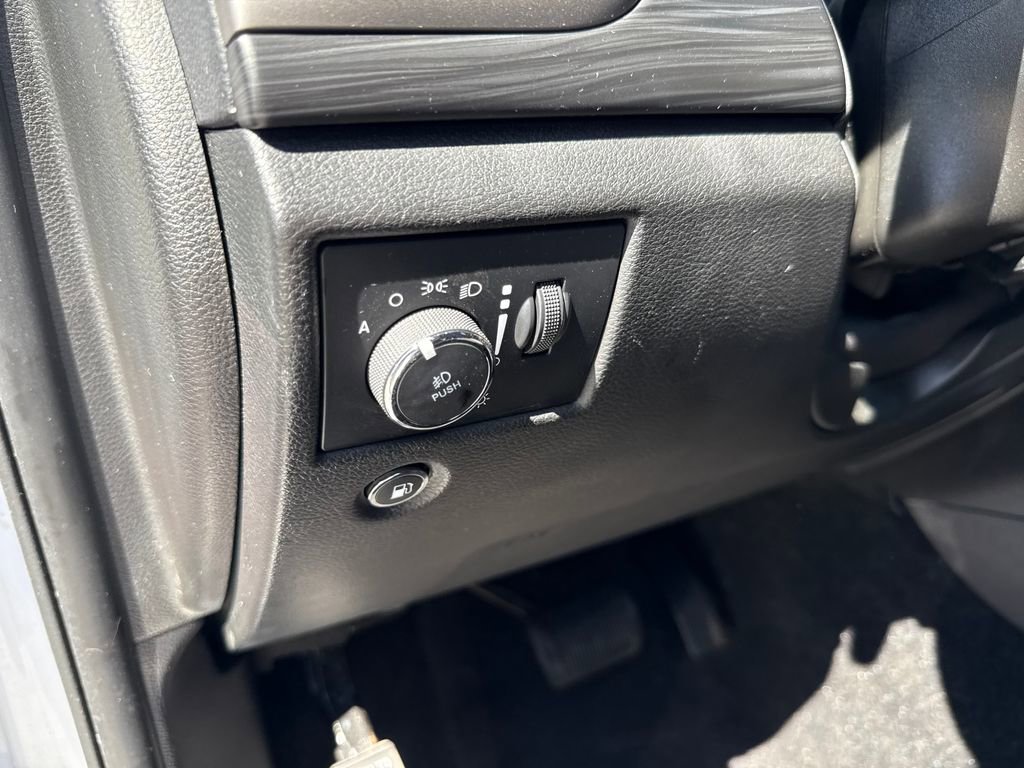 Used 2021 Jeep Grand Cherokee Laredo X AWD/4WD image 13