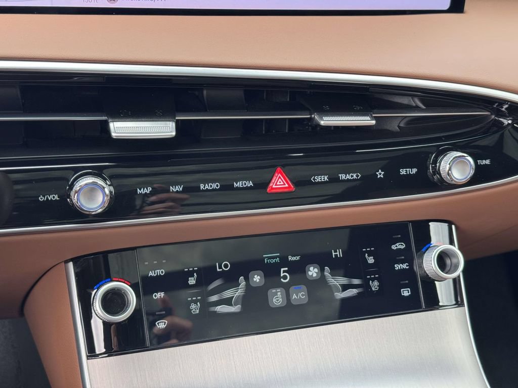 Certified 2026 Genesis GV70 2.5T Advanced AWD/4WD image 32