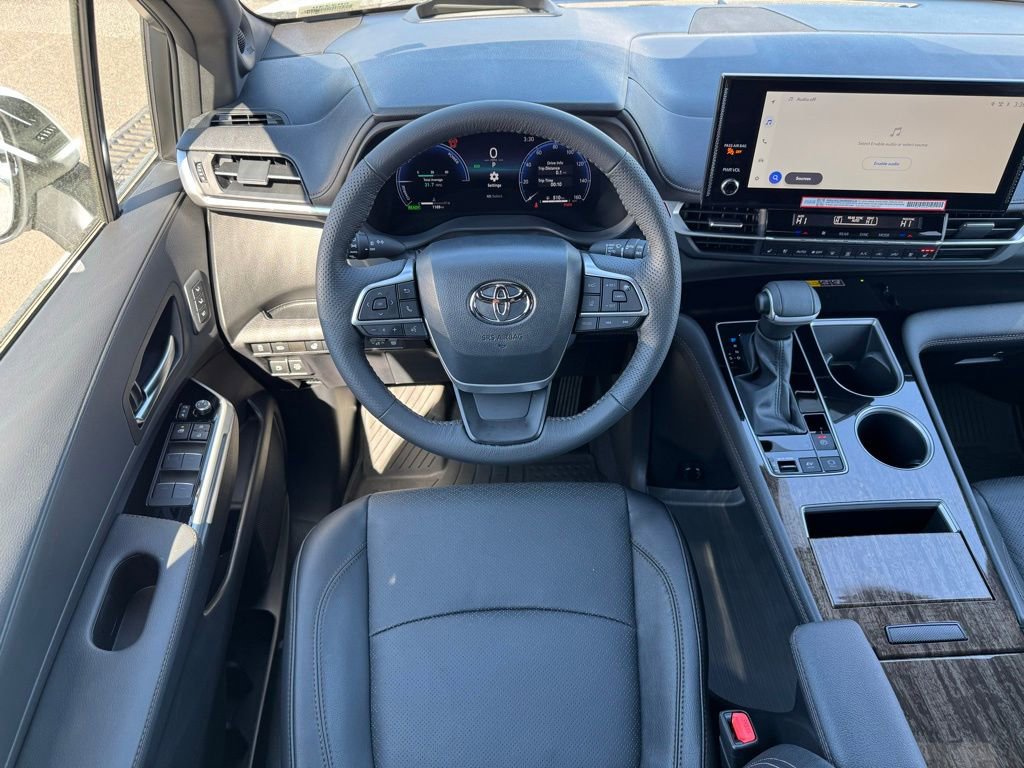 Used 2026 Toyota Sienna Platinum image 23
