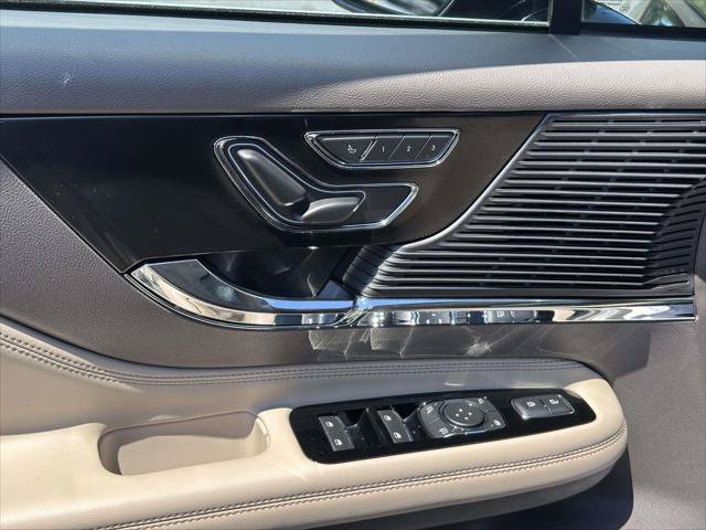 Used 2022 Lincoln Corsair AWD w/ Premium Package image 16