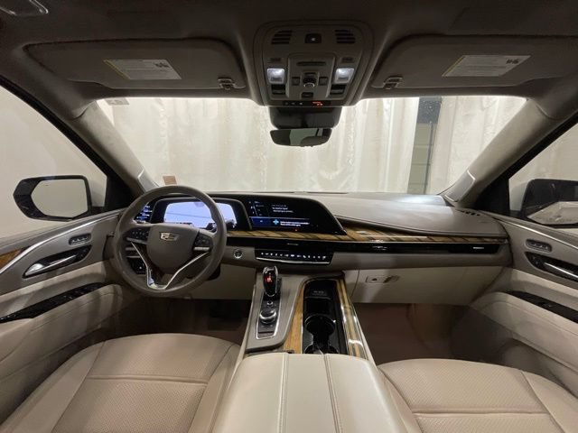 Used 2022 Cadillac Escalade Sport Platinum w/ LPO, ONYX Package AWD/4WD image 16