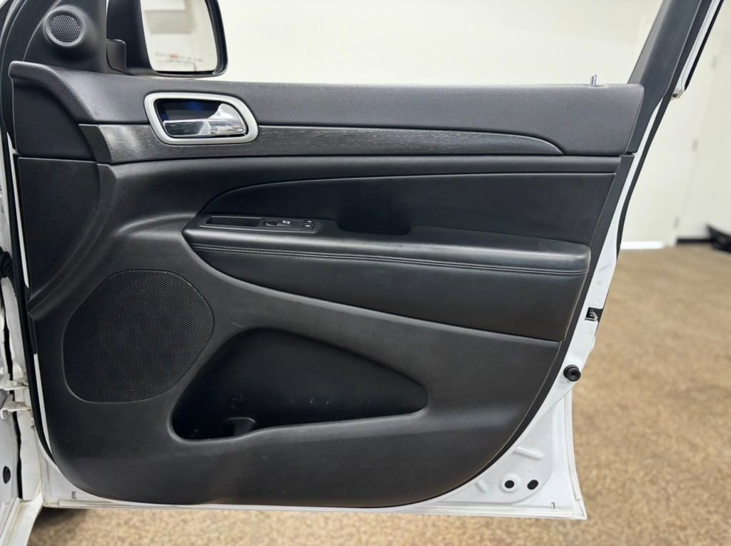 Used 2018 Jeep Grand Cherokee Altitude AWD/4WD image 16