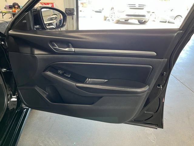 Used 2023 Nissan Altima 2.5 SV FWD image 12