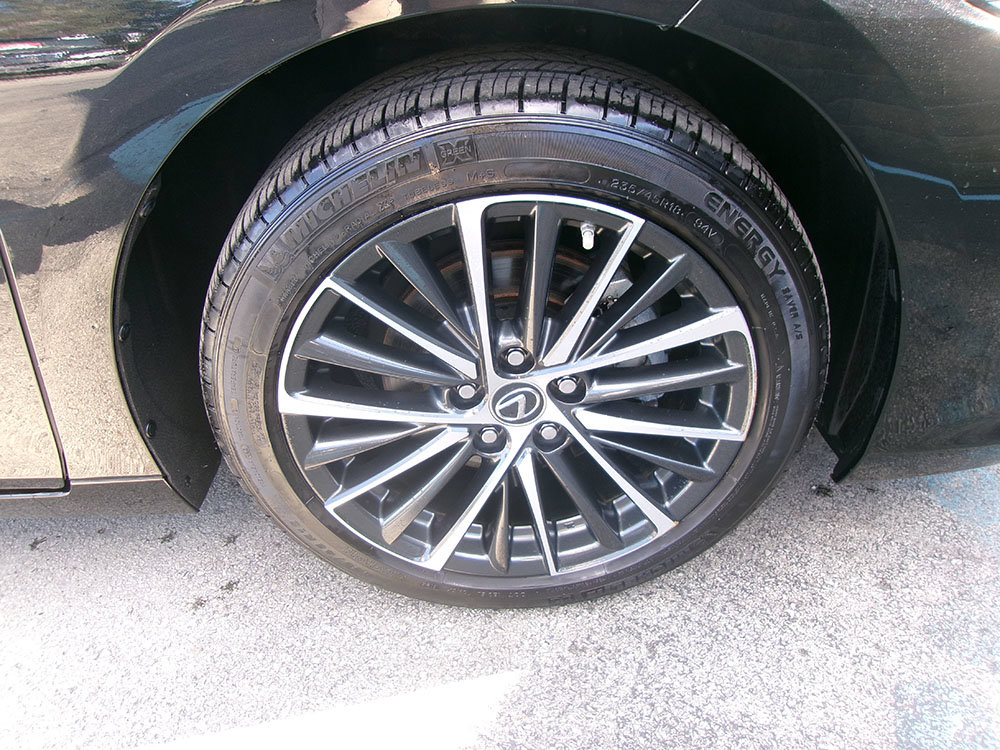 Used 2025 Lexus ES 300h w/ Premium Package FWD image 7