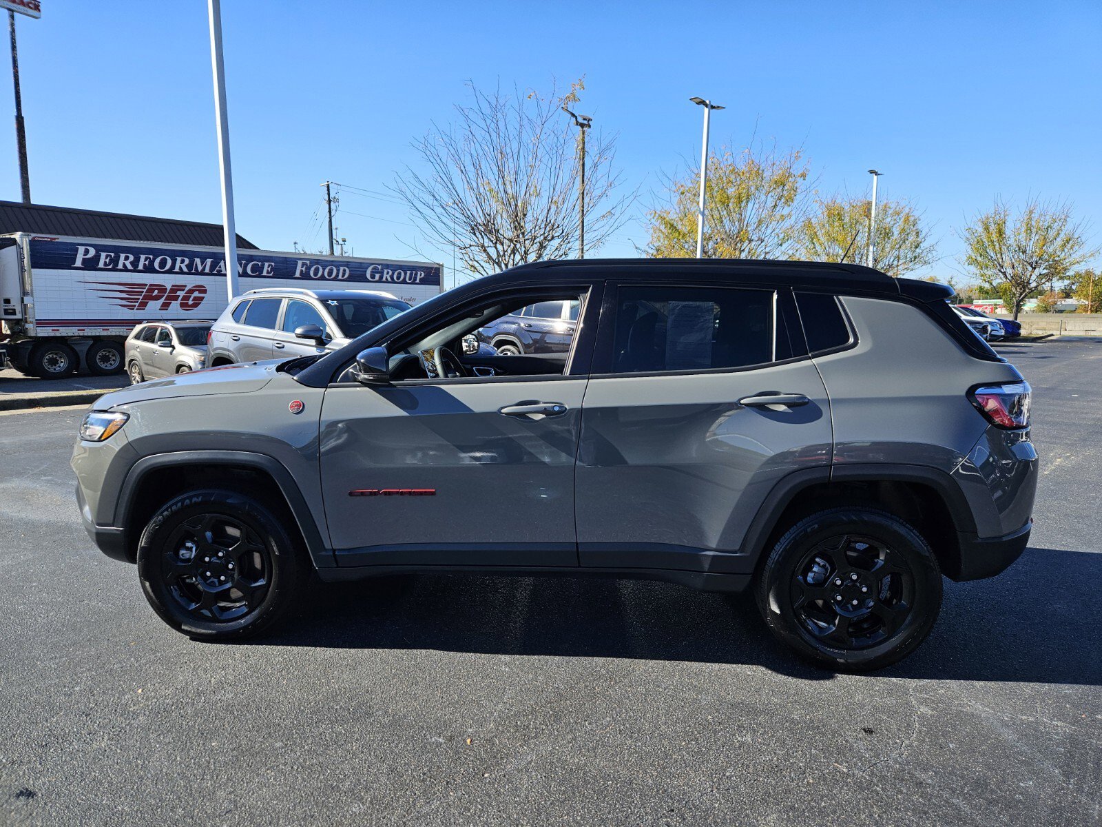 Used 2024 Jeep Compass Trailhawk image 3