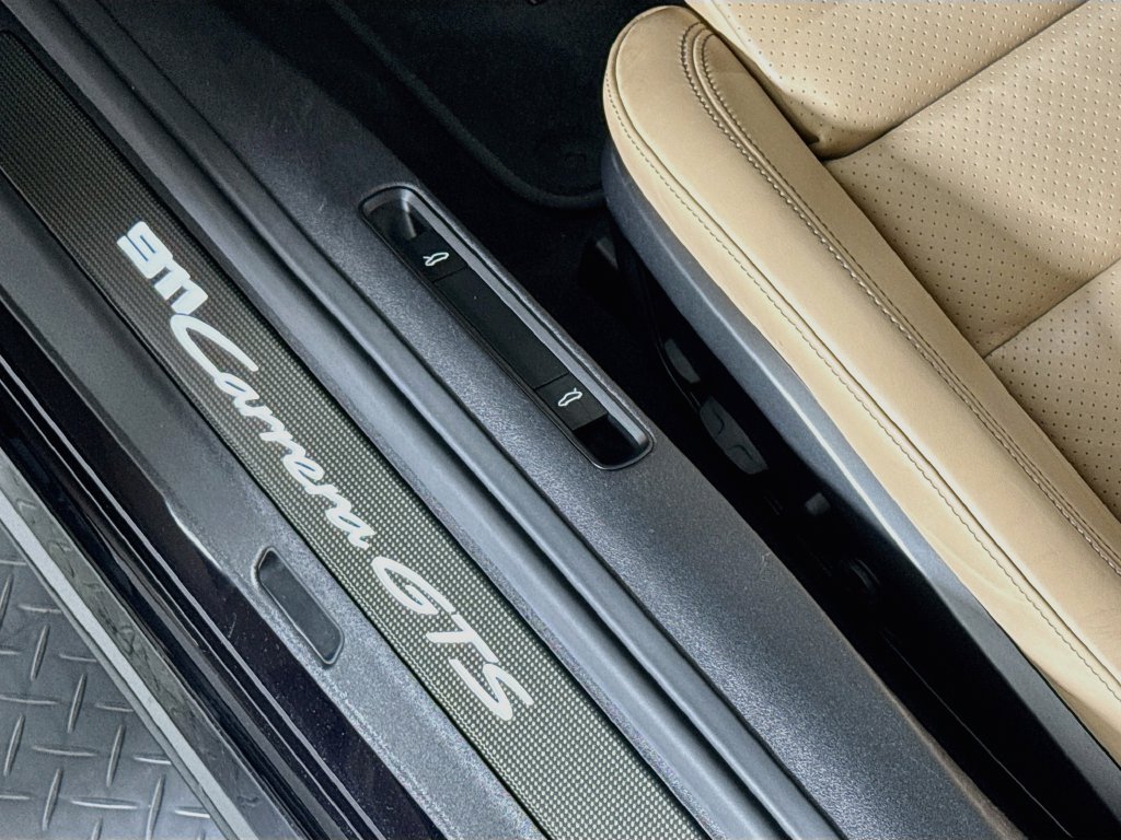 Certified 2024 Porsche 911 Carrera GTS RWD image 27