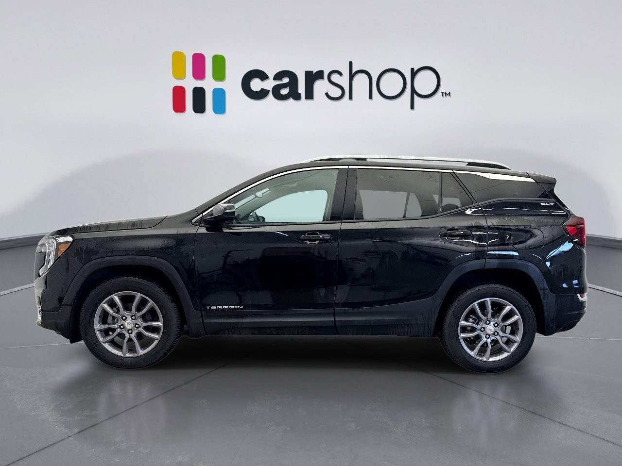 Used 2024 GMC Terrain SLT image 2