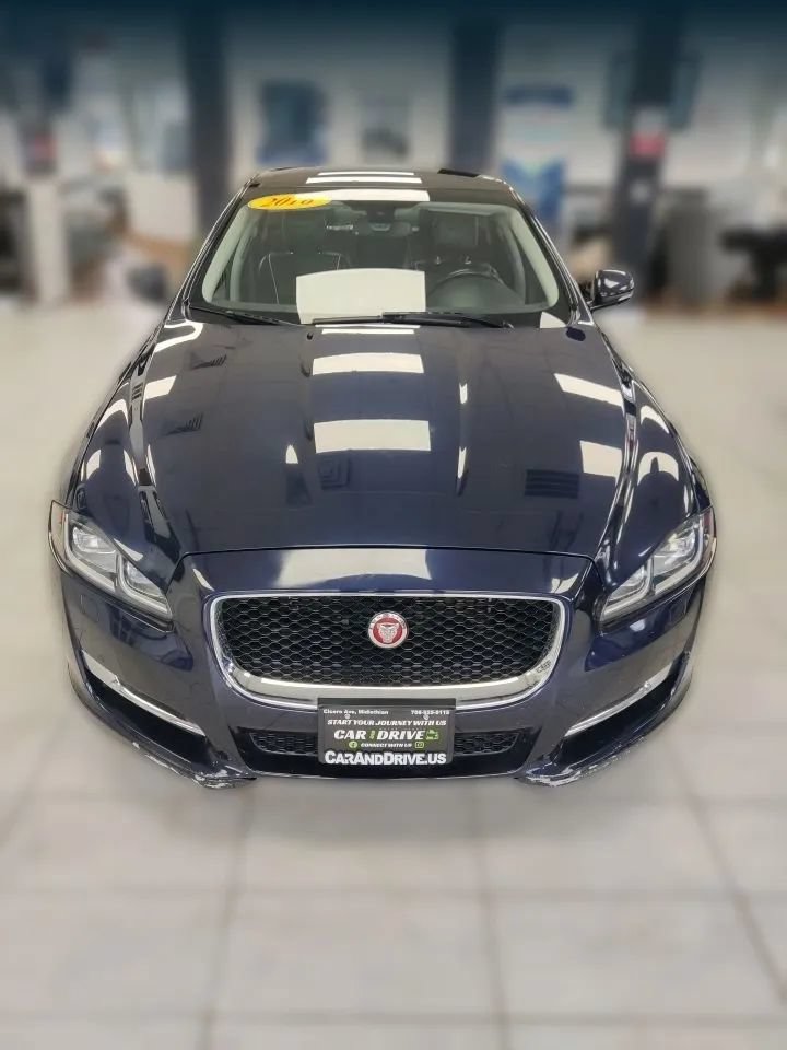 Used 2016 Jaguar XJ AWD/4WD image 2