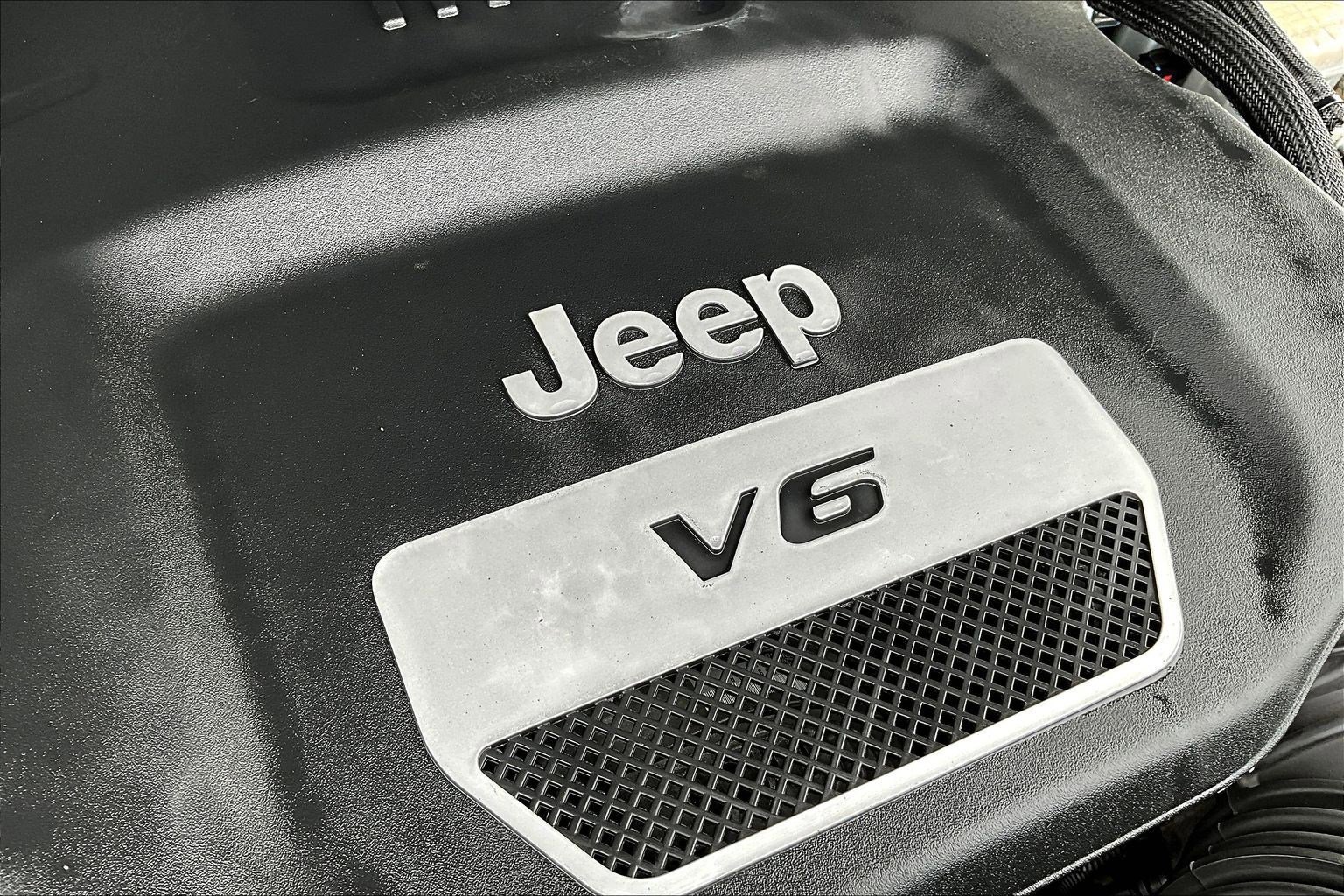 Used 2018 Jeep Wrangler Unlimited Sport w/ Connectivity Group image 31