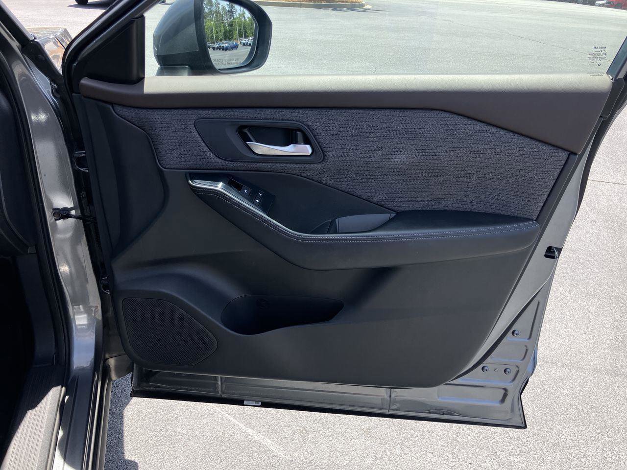 Used 2023 Nissan Rogue SV FWD image 31