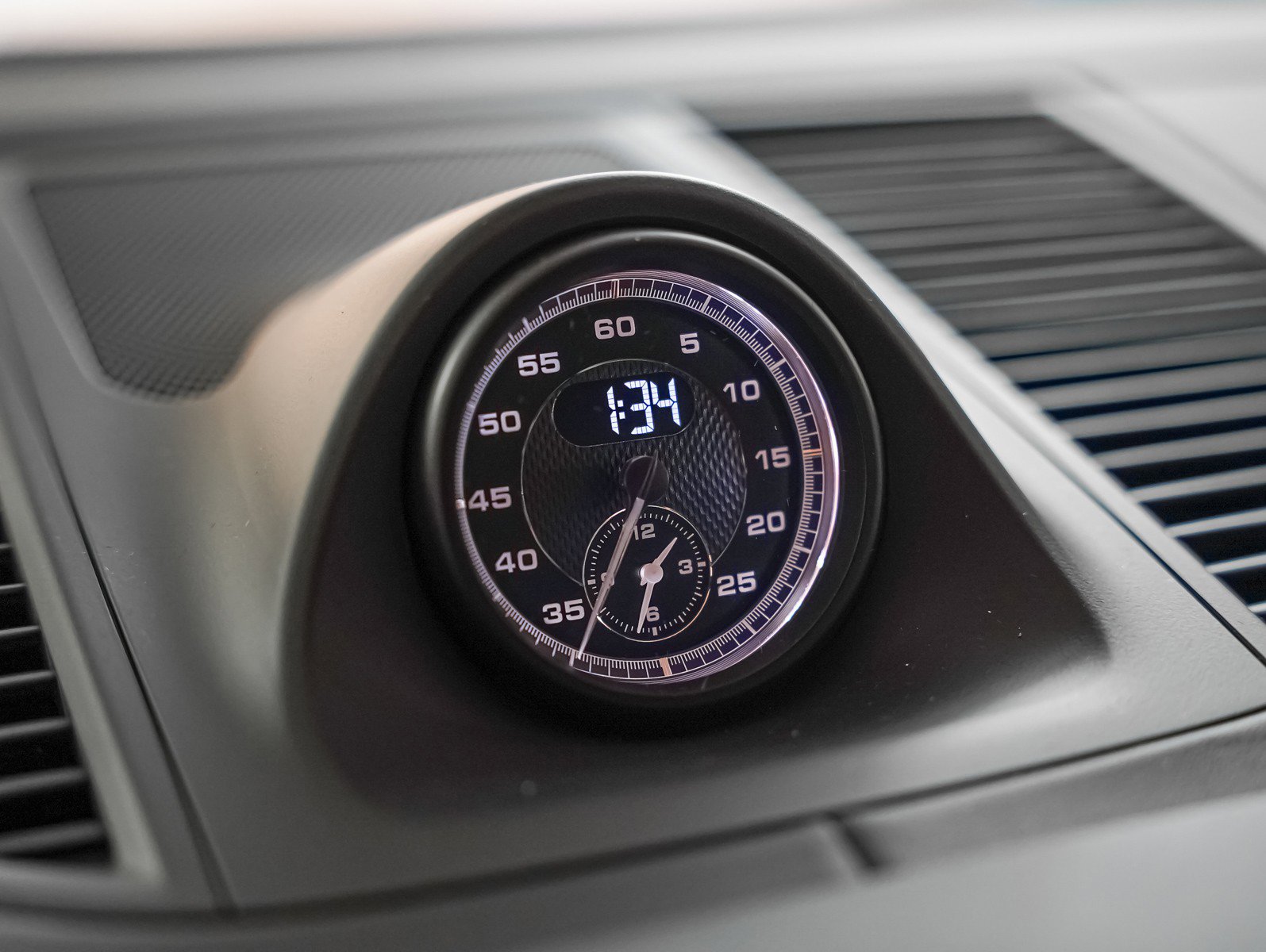 New 2026 Porsche Macan GTS image 25